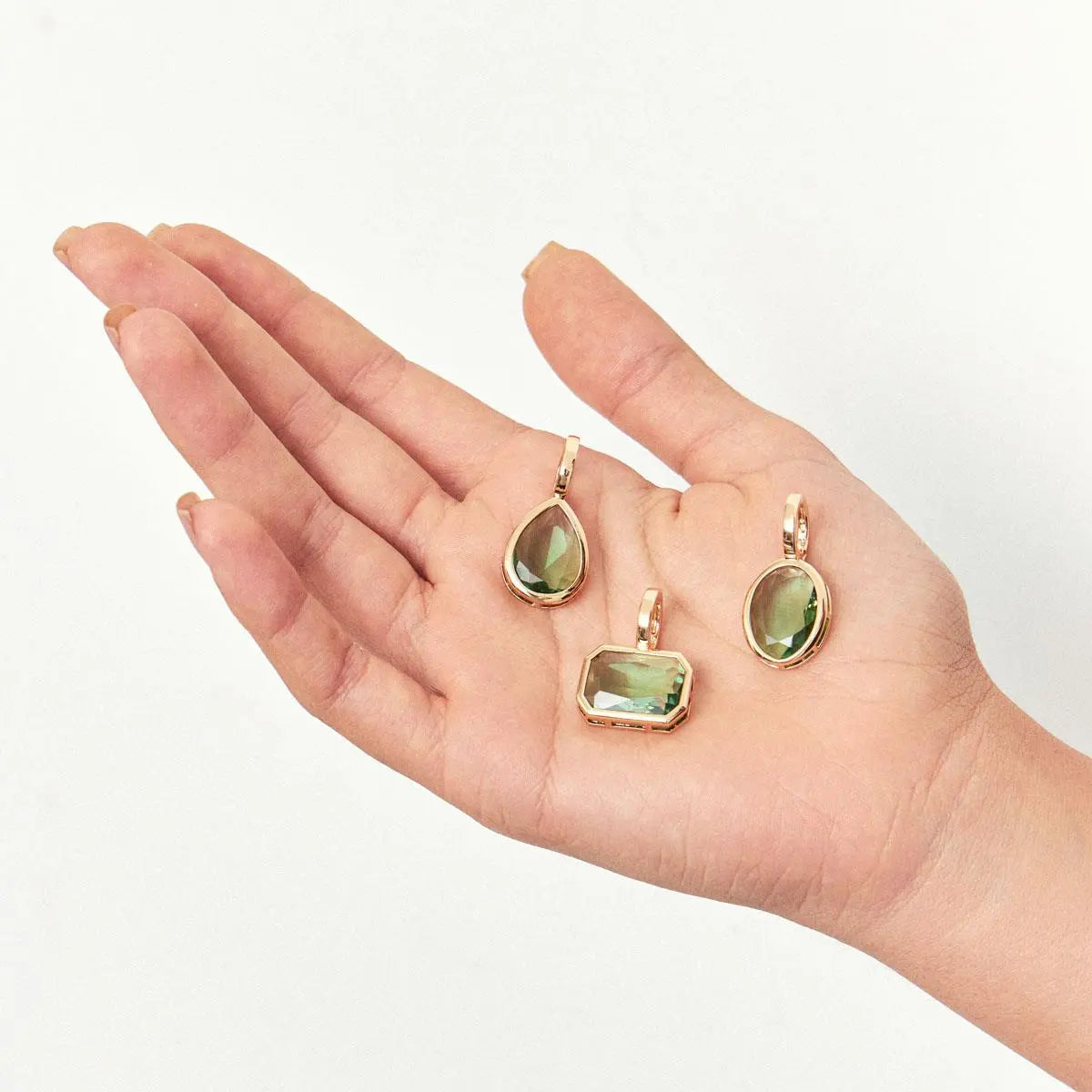 Pingente com cristal retangular e fecho click