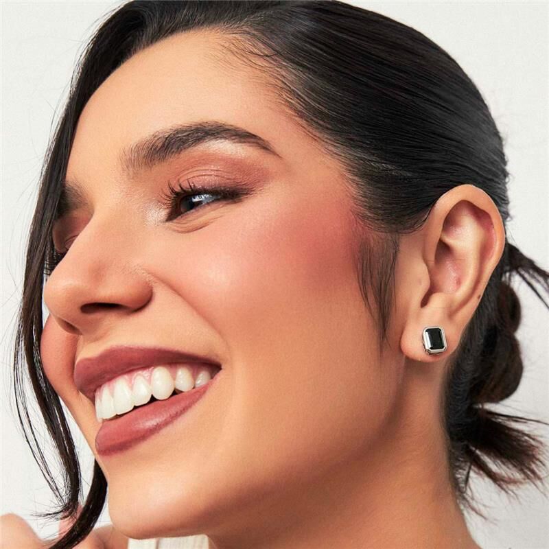 BRINCO RETANGULAR COM CRISTAL BANHADO A RÓDIO