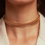 GARGANTILHA ARO CURVO VAZADO TEXTURIZADO