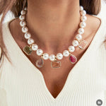 PINGENTE COM CRISTAL DE GOTA E FECHO CLICK