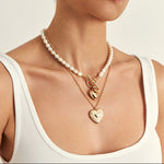 COLAR COM PINGENTE RELICÁRIO DE CORAÇÃO TEXTURIZADO