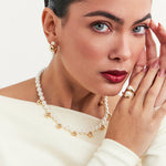 COLAR COM PÉROLAS E ESFERAS