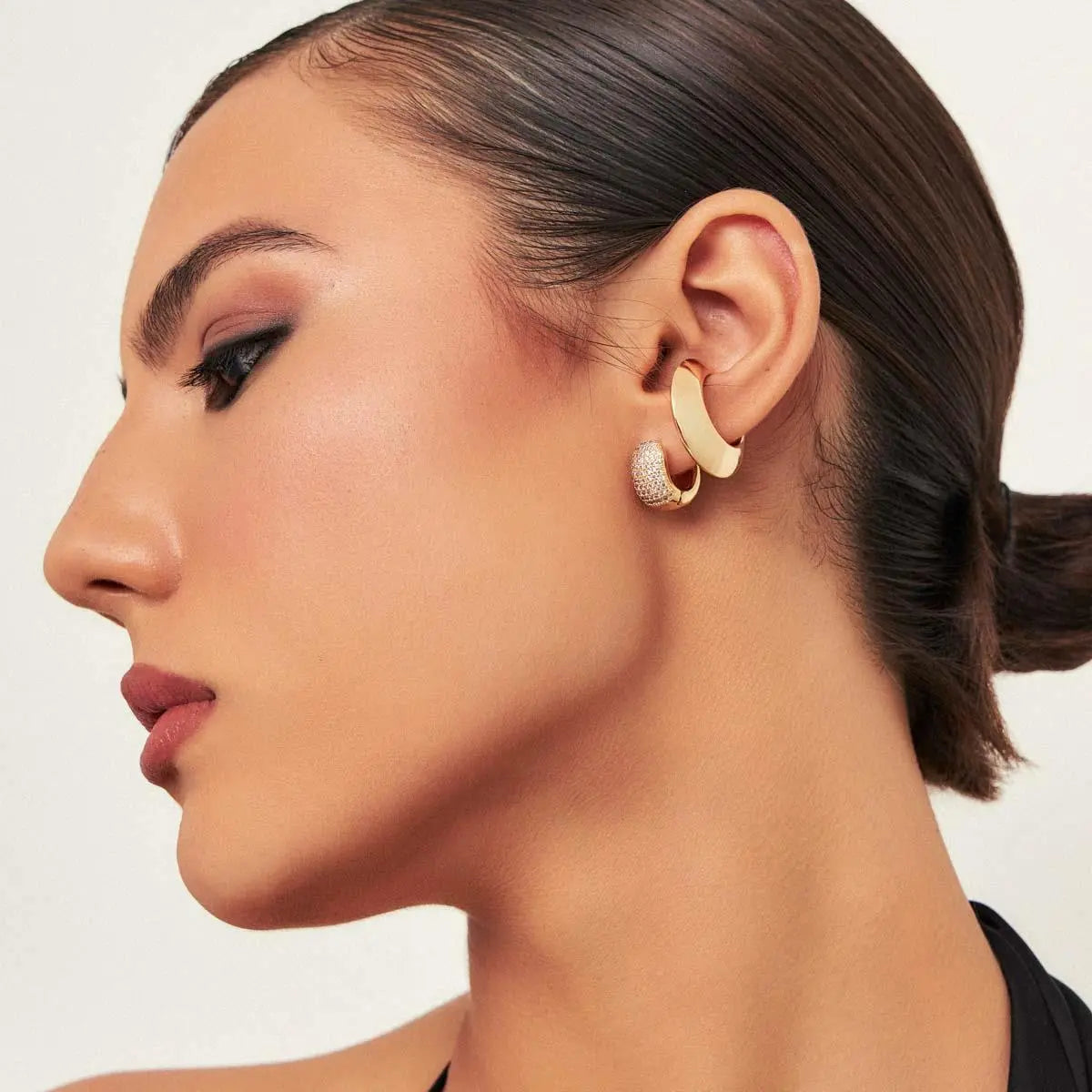 ARGOLA COM SETE FILEIRAS CRAVEJADA DE ZIRCÔNIAS