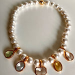 PINGENTE COM CRISTAL DE GOTA E FECHO CLICK