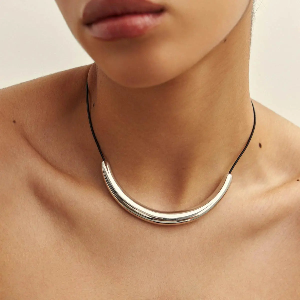 ARO ABAULADO E LISO EM COURINO 40cm