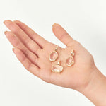 PINGENTE COM CRISTAL DE GOTA E FECHO CLICK