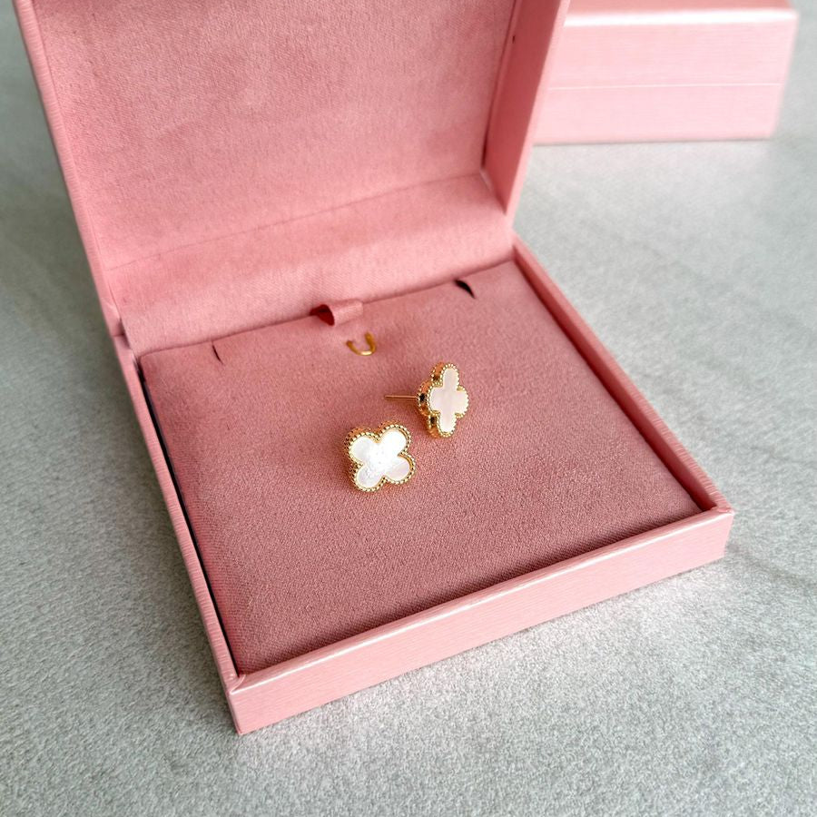 Brinco Trevo Madrepérola