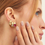 ARGOLA REDONDA TEXTURIZADA COM CRISTAL OVAL