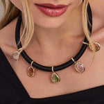 PINGENTE COM CRISTAL DE GOTA E FECHO CLICK