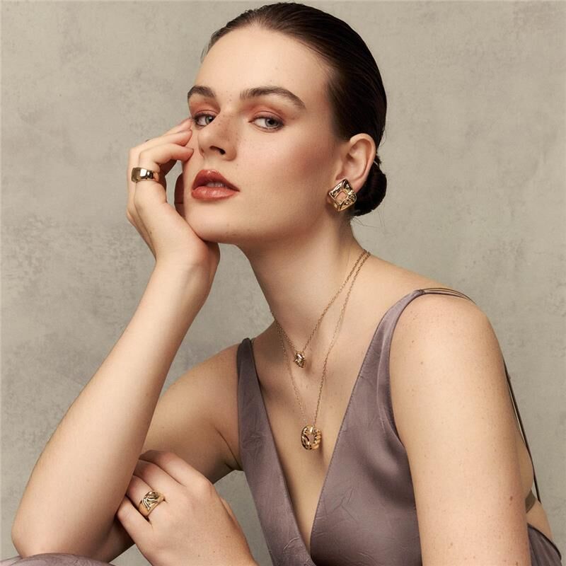 COLAR COM PINGENTE REDONDO FACETADO