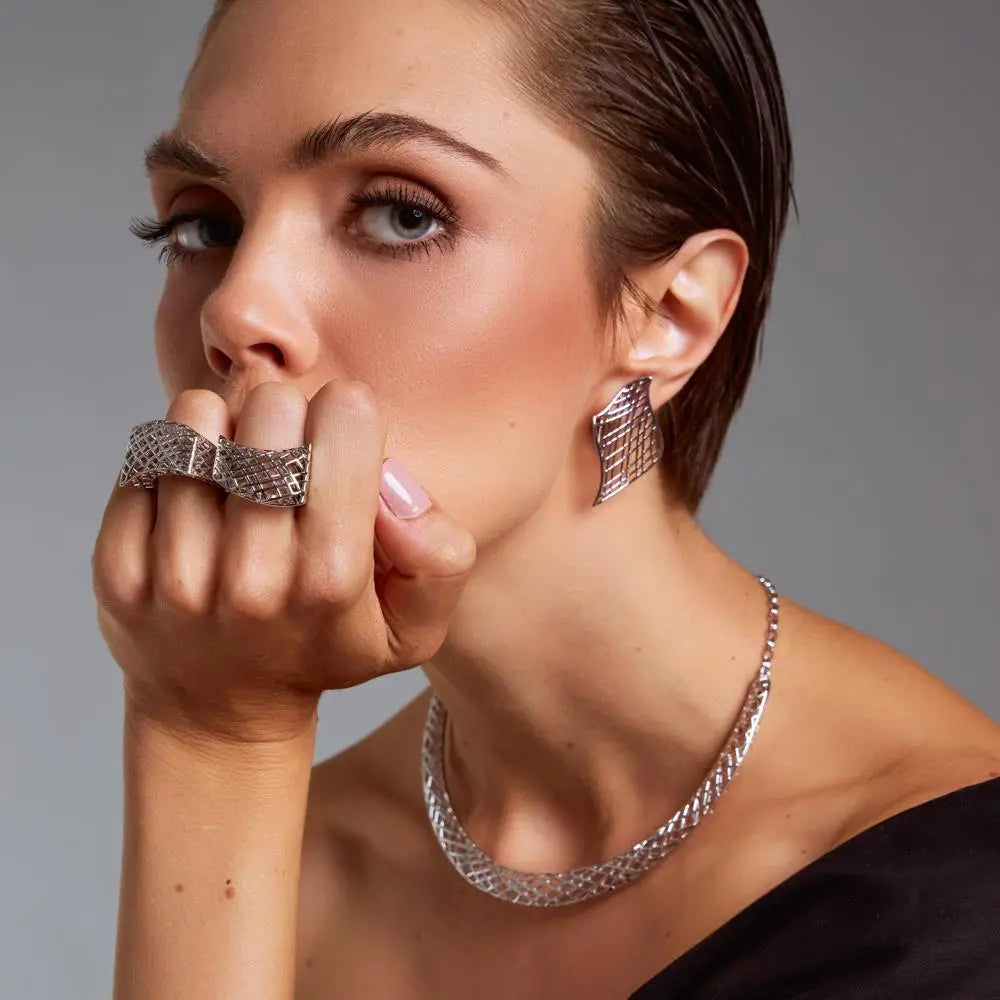 CHOKER EM ARO TEXTURIZADA VAZADA