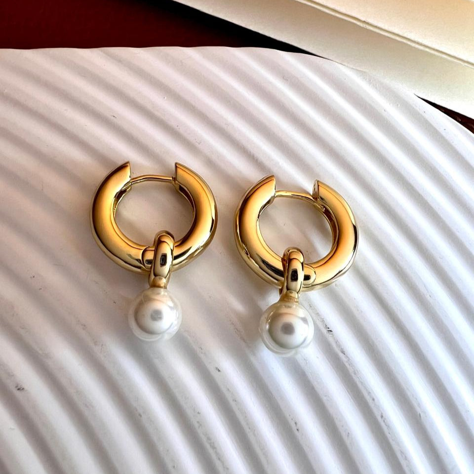 ARGOLA COM PINGENTE DE PÉROLA SHELL