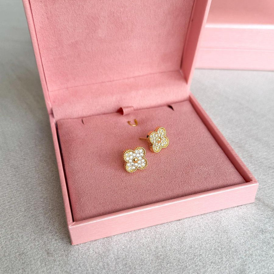 Brinco Trevo Pequeno Cravejado